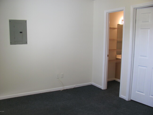 Building Photo - 13508 Hutchison Blvd