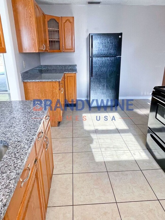 Building Photo - 50% OFF! No Application Fees - Move-in by ...