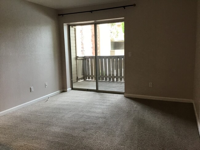 Building Photo - Cozy Tempe Condo! Close to ASU!