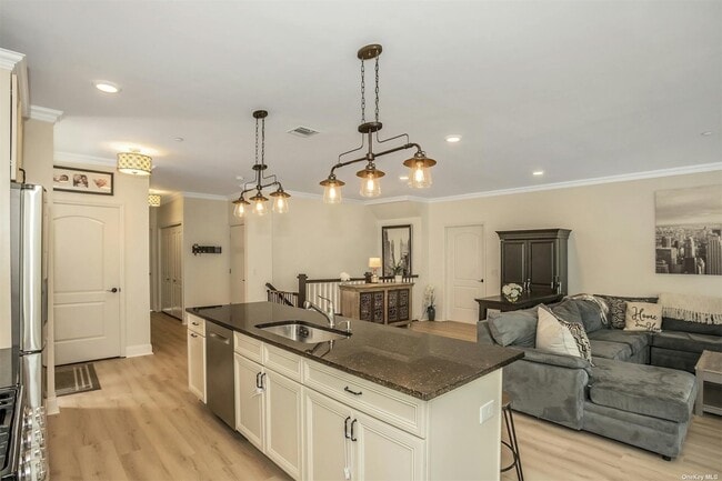 Building Photo - 1801 Townhome Wy