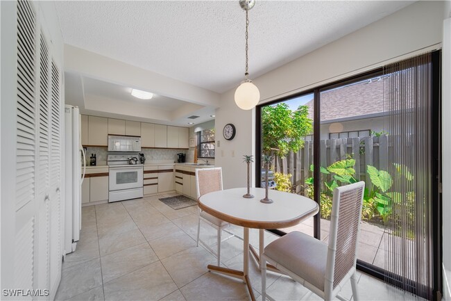 Foto del edificio - 878 Meadowland Dr