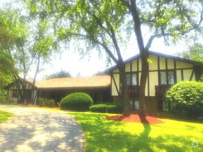 Building Photo - 44 Kingston Dr