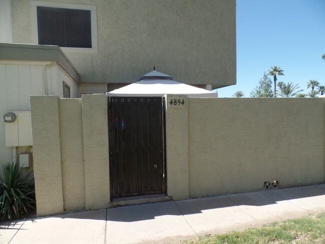 Entrance - Hallcraft Villas