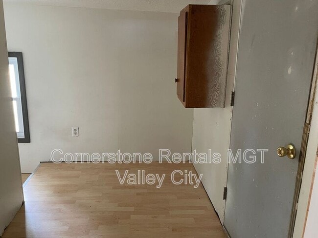 Building Photo - 526 4th St SW