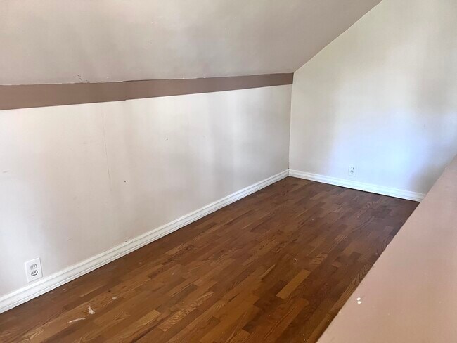 Building Photo - 1542 River Ter