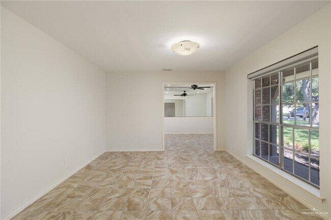 Foto del edificio - 136 E Harvey Dr