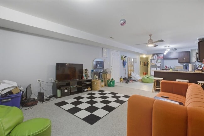 Building Photo - 4423 S Prairie Ave