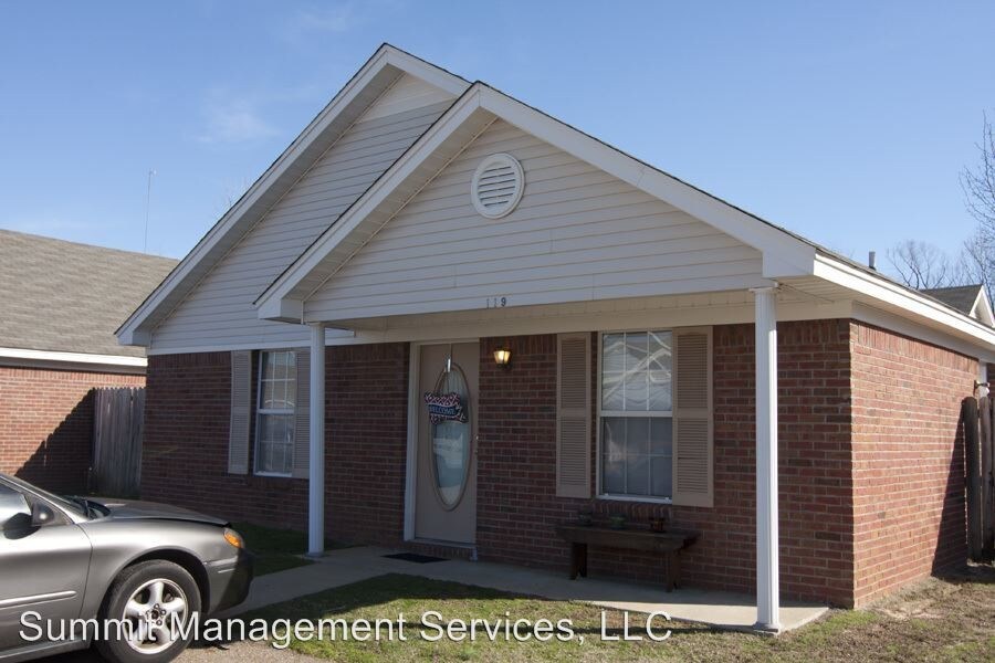 Primary Photo - 119 Creekwood Dr