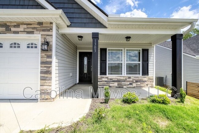 Building Photo - 1303 Lindale Place