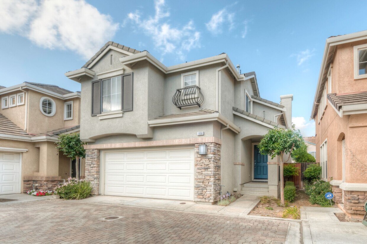 Primary Photo - A must see beautiful 3 bedrooms 2.5 bathro...
