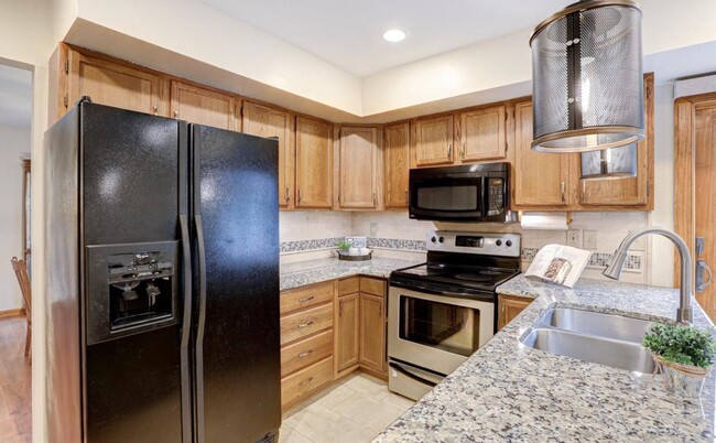 Building Photo - 4024 Rosetree Ln