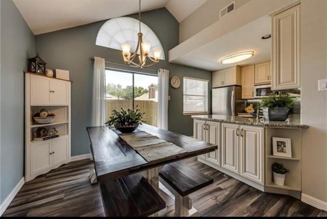 Building Photo - 927 Azalia Dr