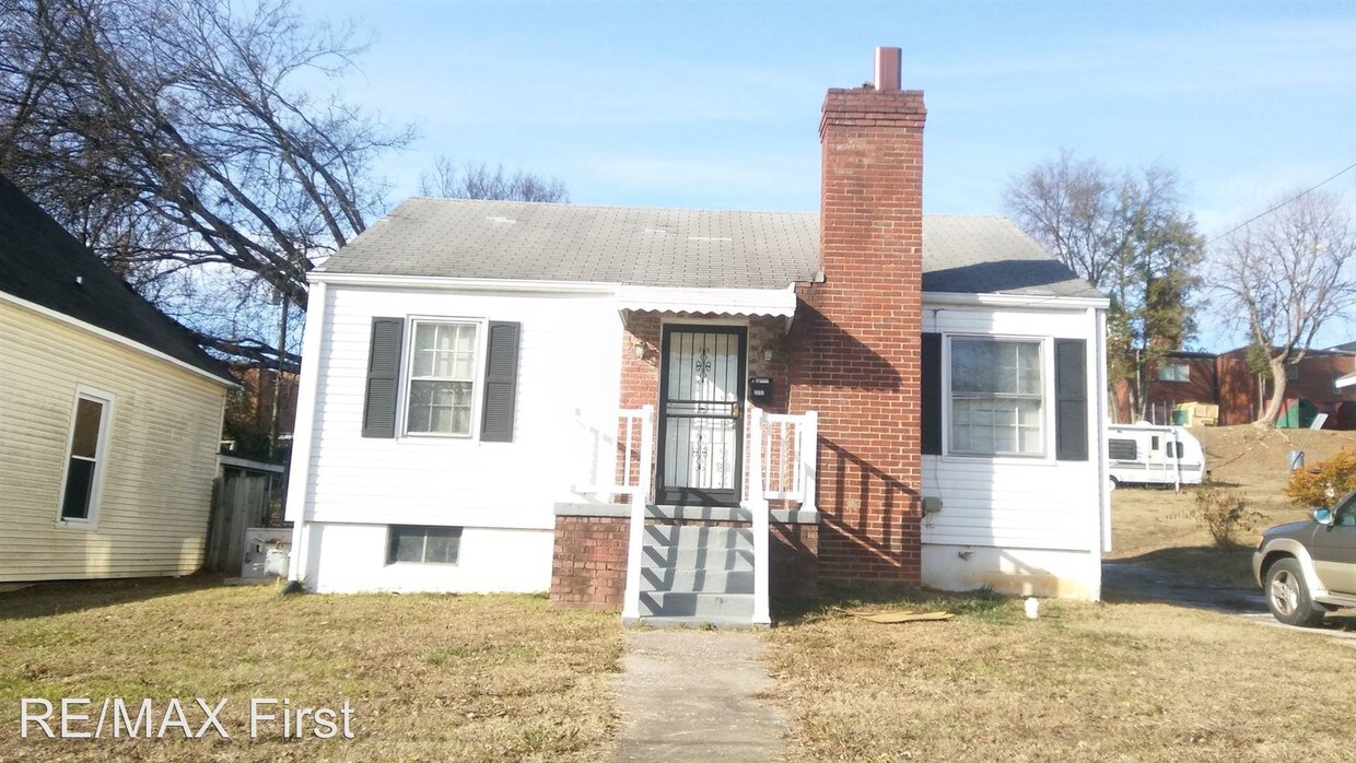 Primary Photo - 2233 Lawson Ave