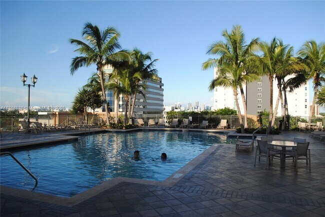 Foto del edificio - 3232 SW 22nd Terrace
