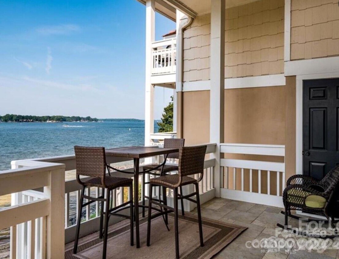 Foto principal - 17925 Kings Point Dr