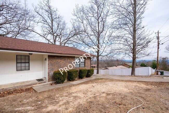 Building Photo - 340 Alpine Dr