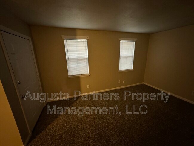 Building Photo - 153 Stoneybrooks Pl
