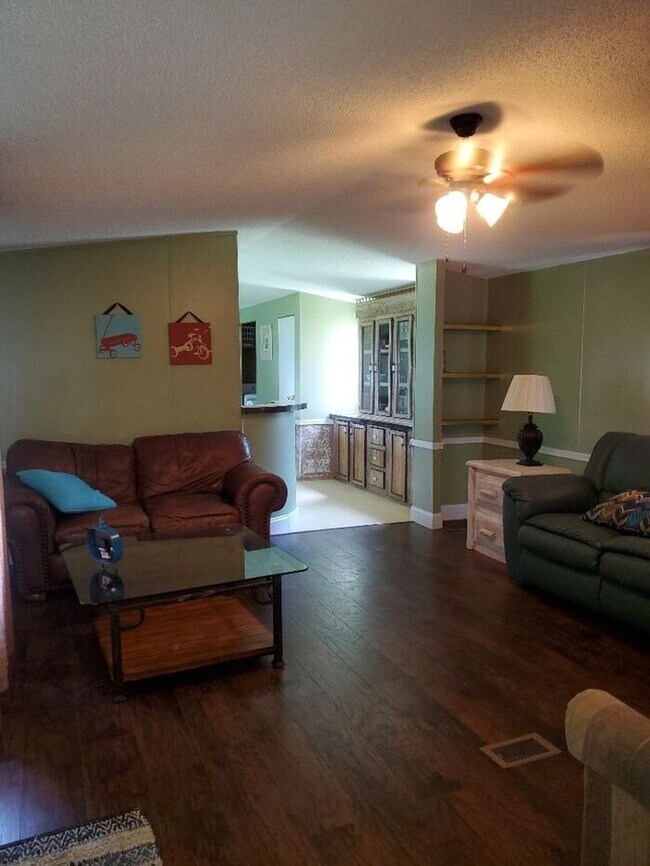 Foto del edificio - 208 Tubbs Mountain Rd