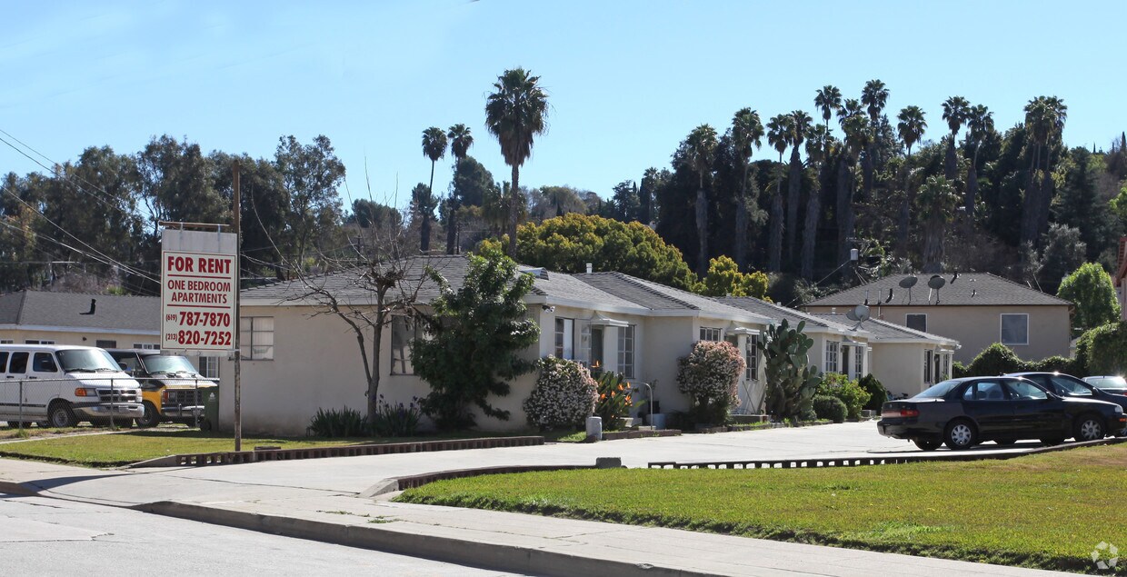 Primary Photo - 4422-4438 Lincoln Ave