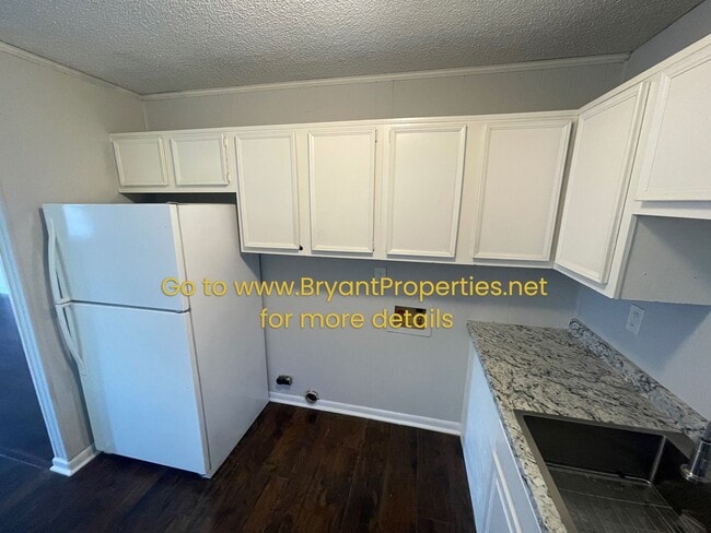 Building Photo - Nashville - 2 Bedroom 1-Bath