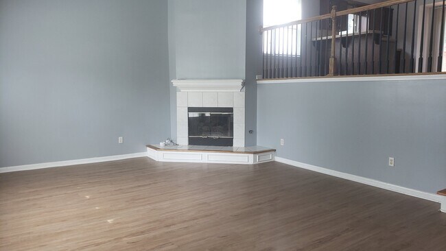 Foto del edificio - 13642 W 129th St