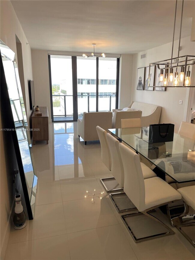 Foto del edificio - 2960 NE 207th St