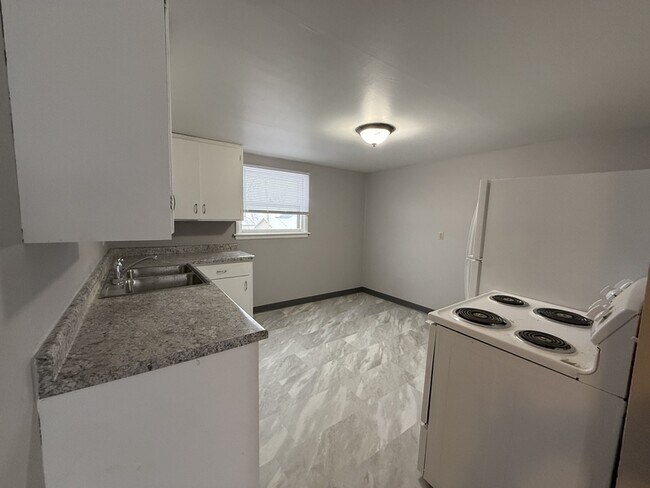 Building Photo - 2205 S 10th St