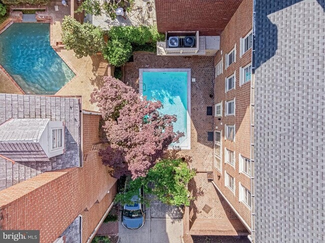 Foto del edificio - 100 Duke St