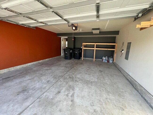 Foto del edificio - *COMING SOON* 3 Bedroom near Carson and Pe...