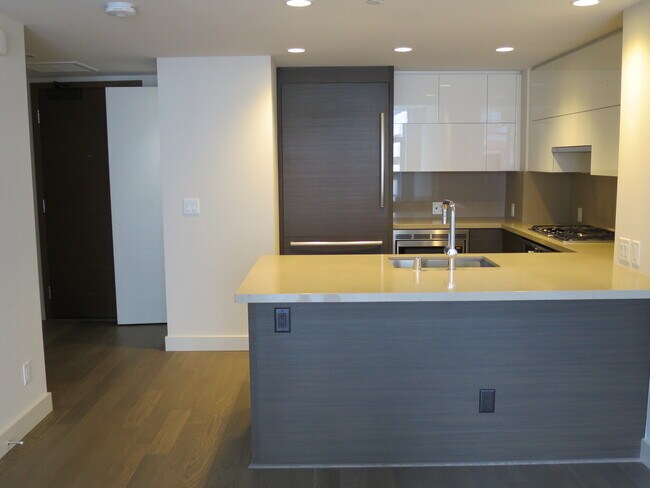 Building Photo - Downtown Seattle-Insignia condo 2 bed/1.75...