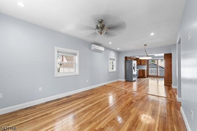 Foto del edificio - 12 Roosevelt Ave