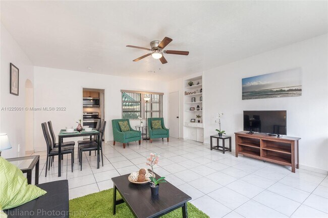 Building Photo - 1982 Marseille Dr