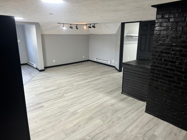 Foto del edificio - 324 Walnut Ave