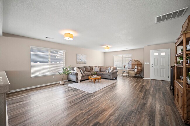 Foto del edificio - 7860 Lantern Ln