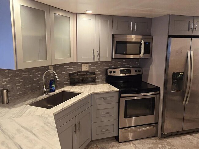 Building Photo - 4020 Galt Ocean Dr