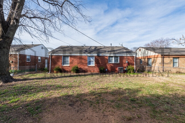 Building Photo - 1720 S Windsor Rd