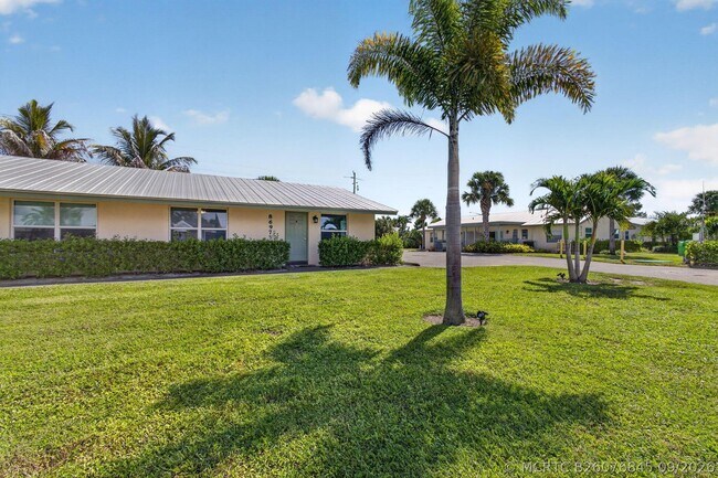Foto del edificio - 8697 SE Hobe Ridge Ave