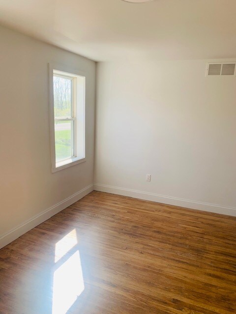 Building Photo - 8648 W Ridge Rd