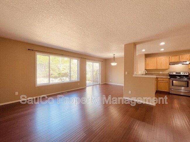 Foto del edificio - 15169 NW Twoponds Dr