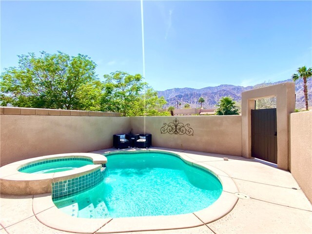 Foto del edificio - 51360 Eisenhower Dr