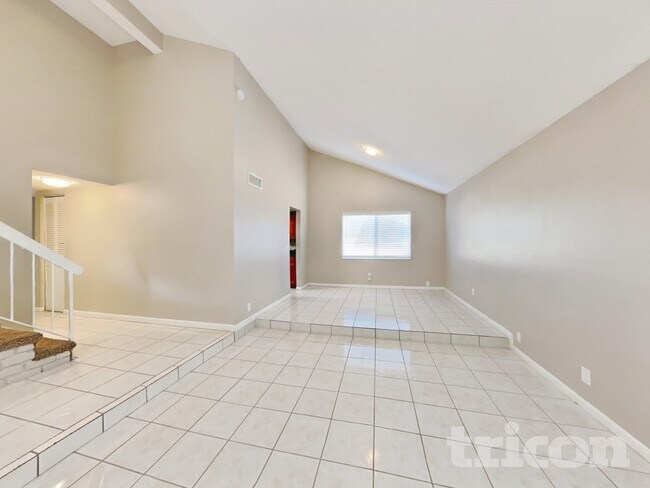 Foto del edificio - 16137 Ravendale Dr