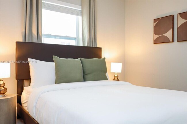 Foto del edificio - 2761 SW 33rd Ave