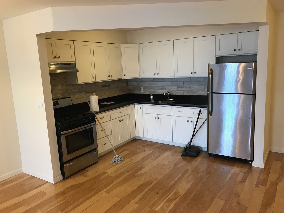 modern kitchen !! - 2255 Bedford Ave