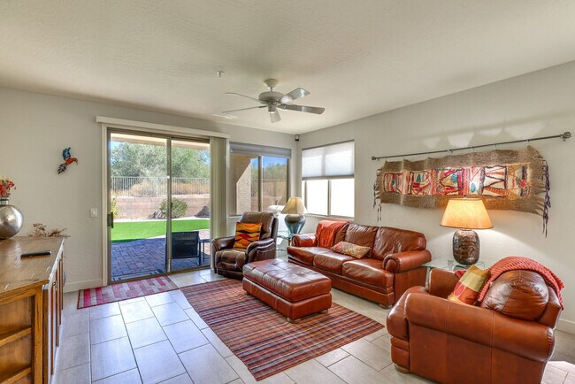 Foto del edificio - 7316 E Whispering Wind Dr