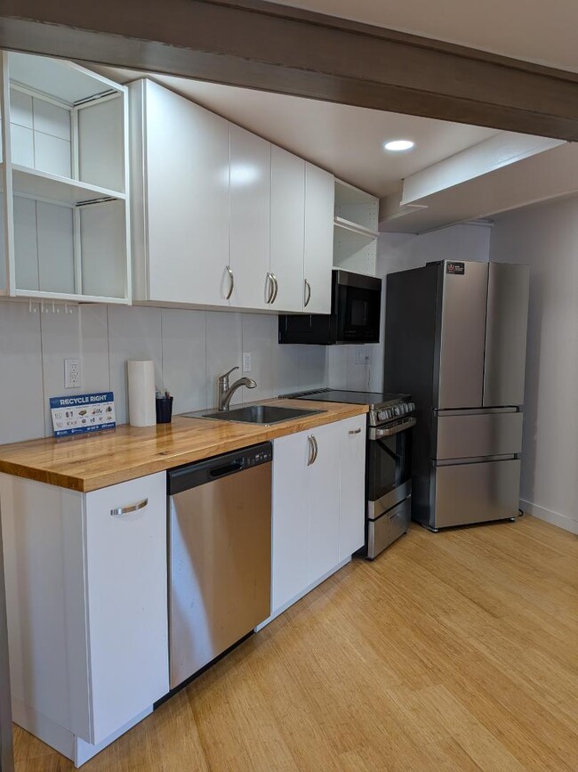 Foto del edificio - 1221 Toledo St