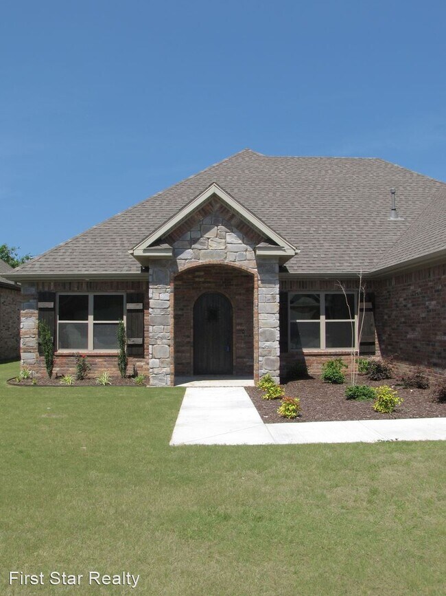 Building Photo - 4 br, 2.5 bath House - 389 N Reeds Bridge Dr
