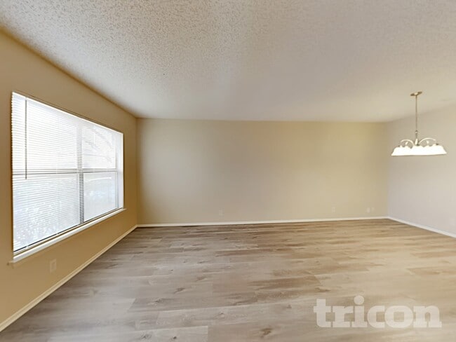 Foto del edificio - 6850 Misty Field Dr