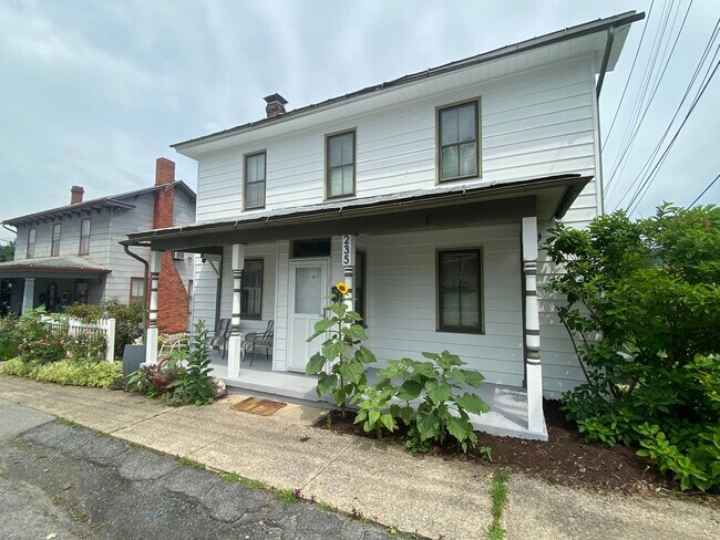 Foto del edificio - 235 E Lamb St