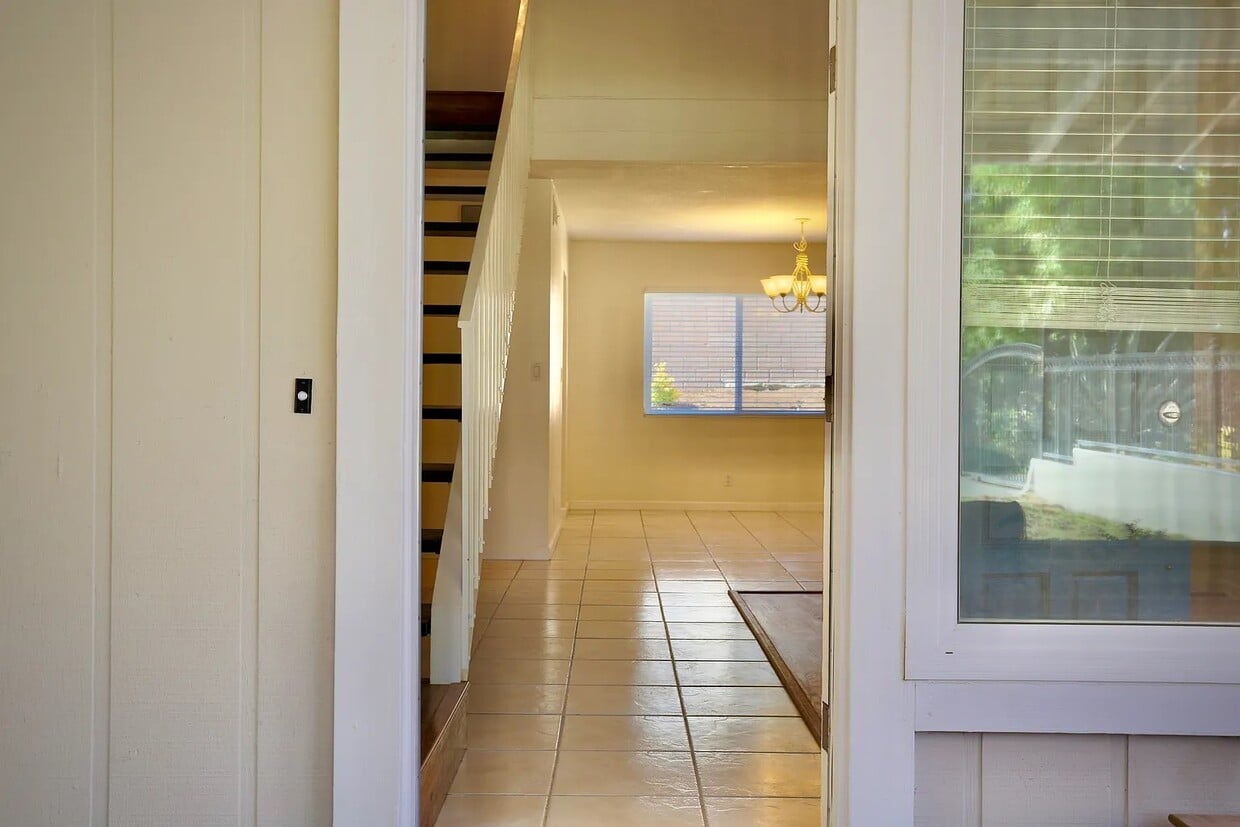 Building Photo - 127 Maple Rd