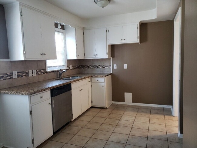 Foto del edificio - 18308 Edinboro Ave